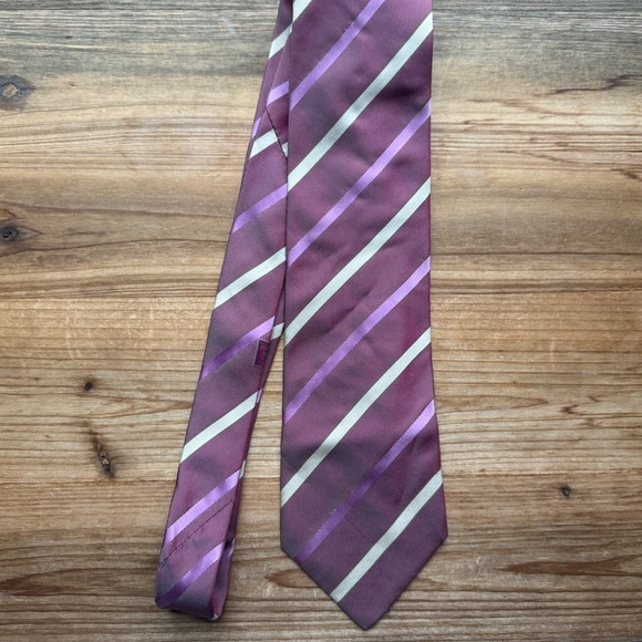 Burberry London Silk Tie - Picture 3 of 9